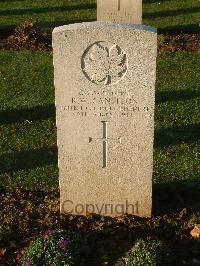 Bretteville Sur Laize Canadian War Cemetery - Cantelon, Robert Woodrow