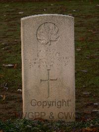 Bretteville Sur Laize Canadian War Cemetery - Davies, Robert Llewellyn