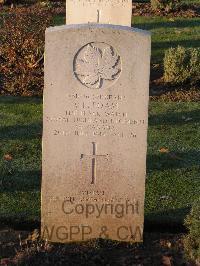 Bretteville Sur Laize Canadian War Cemetery - Foam, Victor Leonard