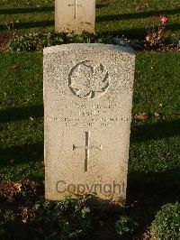 Bretteville Sur Laize Canadian War Cemetery - Forest, Leo