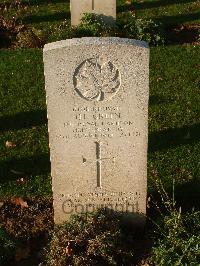 Bretteville Sur Laize Canadian War Cemetery - Green, Harold L.