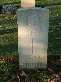 Bretteville Sur Laize Canadian War Cemetery - Knister, Leonard