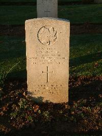 Bretteville Sur Laize Canadian War Cemetery - Manels, Gordon W.