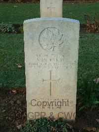 Bretteville Sur Laize Canadian War Cemetery - McKnight, Arthur