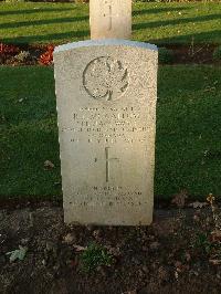 Bretteville Sur Laize Canadian War Cemetery - McCallum, Robert Leslie