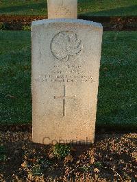 Bretteville Sur Laize Canadian War Cemetery - Methot, Paul