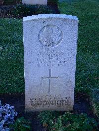 Bretteville Sur Laize Canadian War Cemetery - Moore, Lloyd Robert