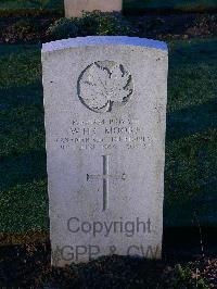 Bretteville Sur Laize Canadian War Cemetery - Moore, William Harold C.