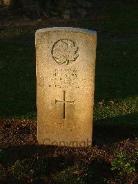 Bretteville Sur Laize Canadian War Cemetery - Parry, Hugh Ivor