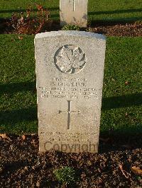 Bretteville Sur Laize Canadian War Cemetery - Perpeluk, Steve