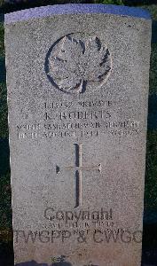 Bretteville Sur Laize Canadian War Cemetery - Roberts, Kenneth