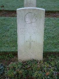 Bretteville Sur Laize Canadian War Cemetery - Robertshaw, Hugh Wellington