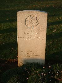 Bretteville Sur Laize Canadian War Cemetery - Virtue, Roy William