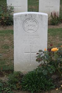 Noyon New British Cemetery - Andrews, R S