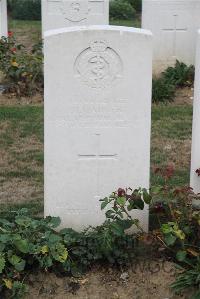 Noyon New British Cemetery - Auger, Malcolm Victor