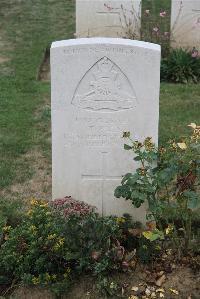 Noyon New British Cemetery - Bain, Thomas