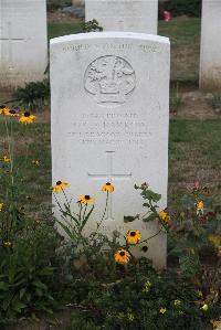 Noyon New British Cemetery - Barrow, C C S