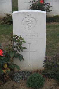 Noyon New British Cemetery - Beatton, H G