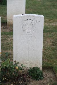 Noyon New British Cemetery - Britton, A