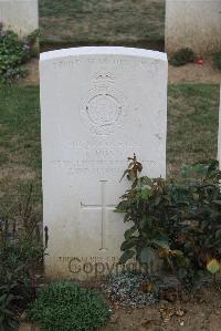 Noyon New British Cemetery - Bunn, E