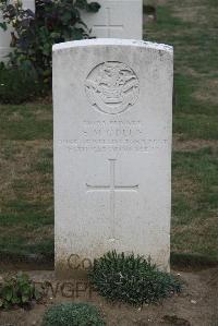 Noyon New British Cemetery - Collis, Sidney Mark