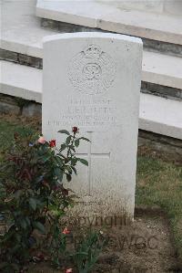 Noyon New British Cemetery - Cutts, Leonard Edwin