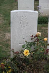 Noyon New British Cemetery - Duck, J