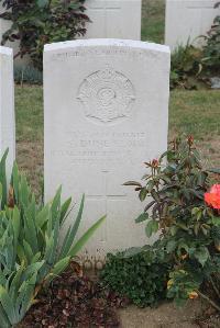 Noyon New British Cemetery - Dunlop, S