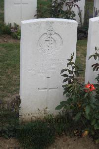 Noyon New British Cemetery - Ewence, Victor Harold