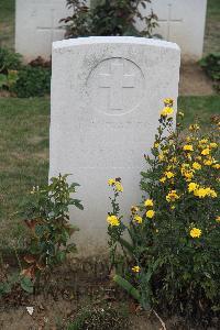 Noyon New British Cemetery - Frazier, F V