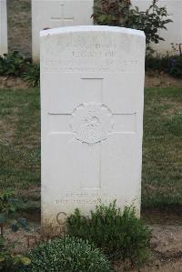 Noyon New British Cemetery - Gaylor, J