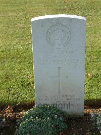 Ranville War Cemetery - Heaton, Eric