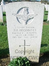 Ranville War Cemetery - Hoddinott, John Henry