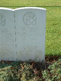 Ranville War Cemetery - Issott, Thomas William