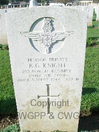 Ranville War Cemetery - Knight, Ronald Geoffrey