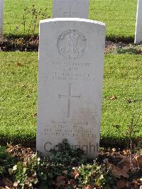 Ranville War Cemetery - Lee, Leonard