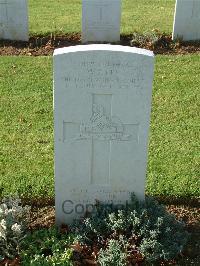 Ranville War Cemetery - Lee, Walter Charles