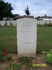 Ranville War Cemetery - McKenzie, Robert Melne