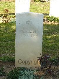 Ranville War Cemetery - Muller, E