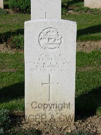 Ranville War Cemetery - Munns, Leonard Cyril