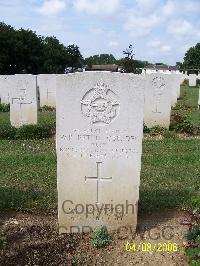 Ranville War Cemetery - Pettit, Wilmot Reginald