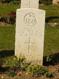 Ranville War Cemetery - Russell, Victor Herbert