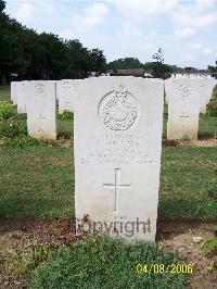 Ranville War Cemetery - Summers, Kenneth