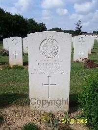 Ranville War Cemetery - Thwaites, Henry