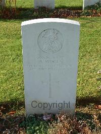 Ranville War Cemetery - Woolf, Alfred